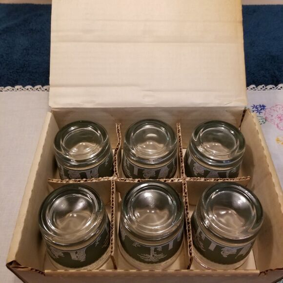 Vintage Jeannette Glass Green Hellenic Grecian Motif small glasses - Picture 9 of 11